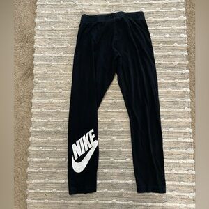 Nike size small  3/4ths cropped legging